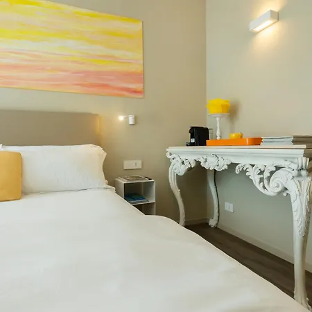 Five By Capri 5 Senses בית הארחה 3*